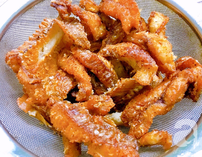 Cá chiên nước mắm thơm đậm đà, ngon giòn rụm cho bữa tối hấp dẫn - Ảnh 4. Cá chiên nước mắm thơm đậm đà, ngon giòn rụm cho bữa tối hấp dẫn - Ảnh 4.