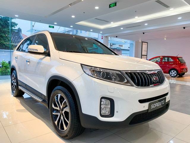 Đại lý xả kho Kia Sorento 2019 giảm cao nhất 100 triệu đồng: Giá từ 749 triệu đồng, bản mới dự kiến về nước cuối năm nay - Ảnh 1.