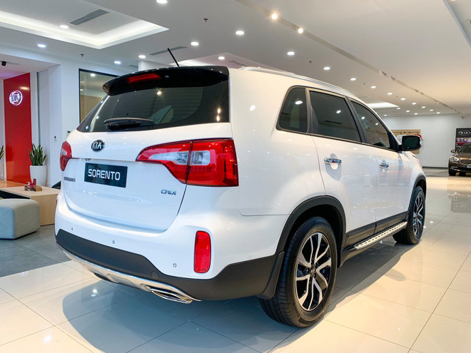 Đại lý xả kho Kia Sorento 2019 giảm cao nhất 100 triệu đồng: Giá từ 749 triệu đồng, bản mới dự kiến về nước cuối năm nay - Ảnh 2.