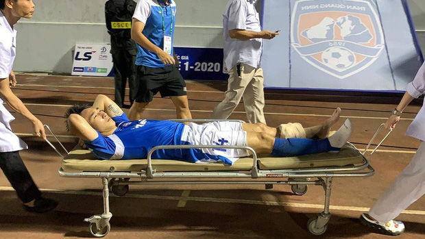 Báo Thái chú ý đến chấn thương kinh hoàng của Hải Huy, cạnh khóe y tế tại V.League yếu kém khi sơ cứu - Ảnh 2.
