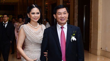 Bố chồng Hà Tăng: Ông trùm kinh doanh hàng hiệu 1