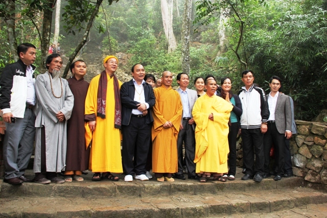 Hình ảnh "thăng hoa" của nhà sư "nhất bộ, nhất bái" tại chùa Đồng 14