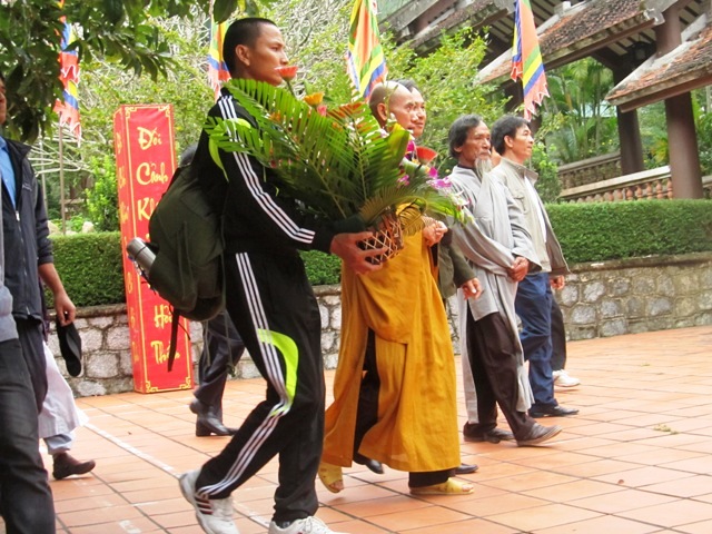 Hình ảnh "thăng hoa" của nhà sư "nhất bộ, nhất bái" tại chùa Đồng 1