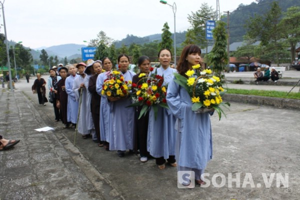 Hình ảnh mới nhất về hành trì "nhất bộ, nhất bái" 2