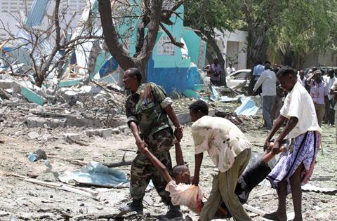 Somalia: Đánh bom nhằm vào toà nhà chính phủ, ít nhất 100 người chết
