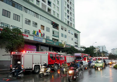 Hà Nội: Náo loạn cháy chung cư 21 tầng tại Nguyễn Chí Thanh
