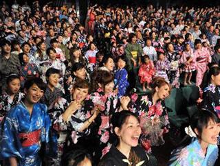 1.122 người cùng mặc kimono