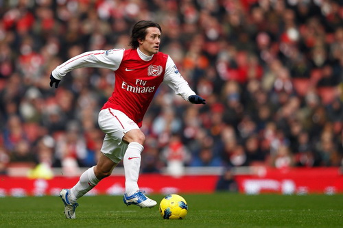 arsenal-nhan-hung-tin-mat-rosicky-dau-mua-giai