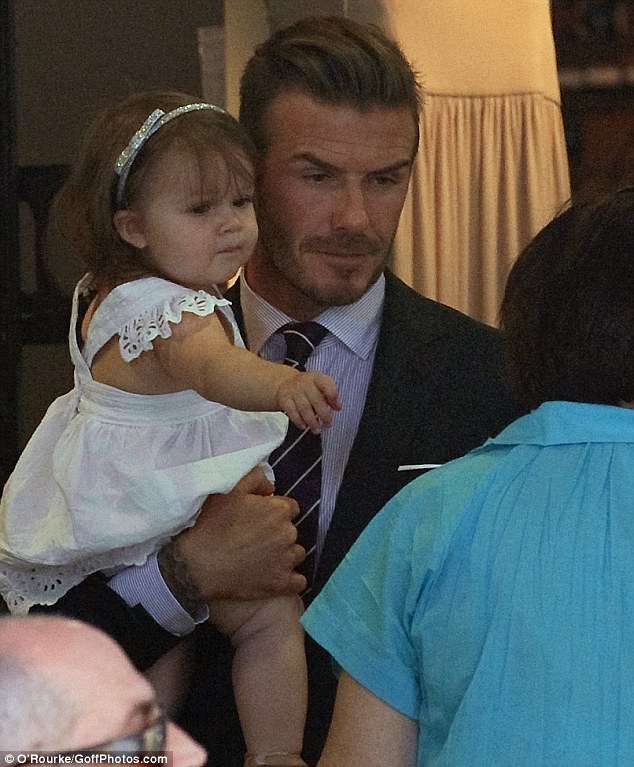 david-beckham-di-an-trua-cung-vo-va-con-gai