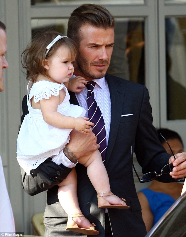 david-beckham-di-an-trua-cung-vo-va-con-gai