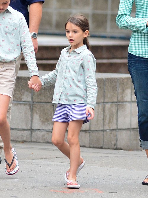 katie-holmes-va-suri-choi-tai-vuon-thu