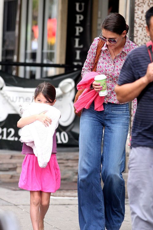 katie-holmes-va-suri-dien-vay-hong-dao-pho