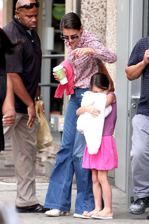 katie-holmes-va-suri-dien-vay-hong-dao-pho