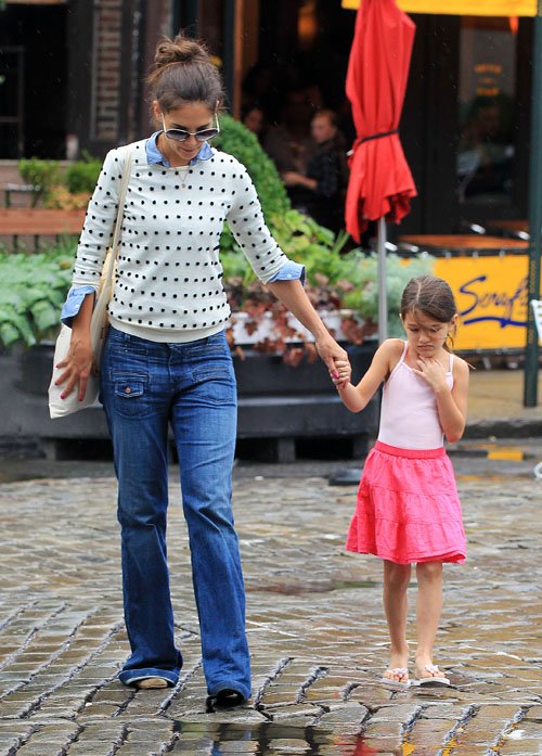 katie-holmes-va-suri-dien-vay-hong-dao-pho