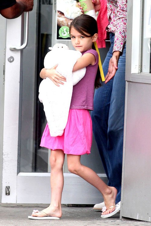 katie-holmes-va-suri-dien-vay-hong-dao-pho