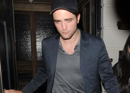 robert-pattinson-buon-chan-an-minh-tai-london