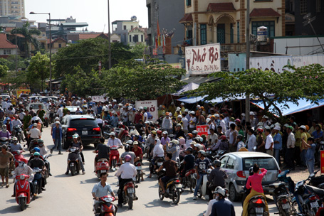 chum-anh-chay-kinh-hoang-tai-khach-san-5-sao-sau-trung-tam-hoi-nghi-qg