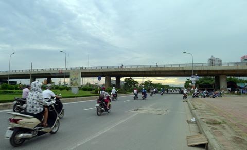 nhung-cau-vuot-la-tren-dai-lo-thang-long