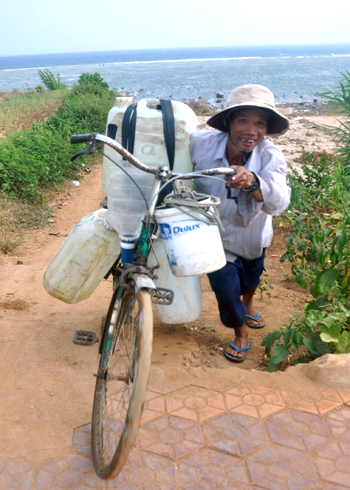 cuoc-song-khat-nuoc-tren-dao-tien-tieu