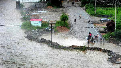 mua-lu-tan-cong-don-dap-tai-chau-a-gan-300-nguoi-chet mua-lu-tan-cong-don-dap-tai-chau-a-gan-300-nguoi-chet