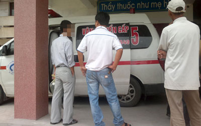 ha-tinh-bi-choi-tinh-nam-sinh-tam-xang-tu-thieu