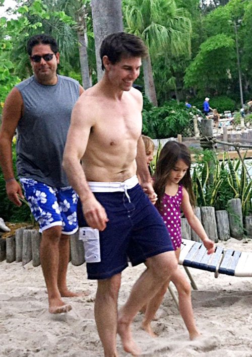 tom-cruise--katie-holmes-luon-gianh-tinh-yeu-cho-be-suri