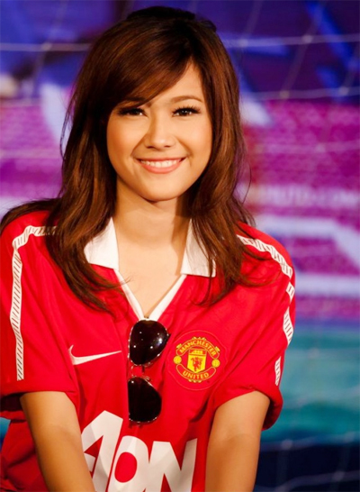 fan-nu-nguoi-thai-cua-man-united-gay-bao-trong-cong-dong-mang