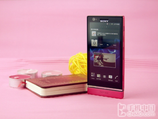 nong-bong-tay-voi-sony-xperia-p-sieu-nu-tinh