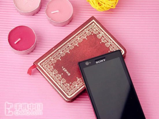 nong-bong-tay-voi-sony-xperia-p-sieu-nu-tinh