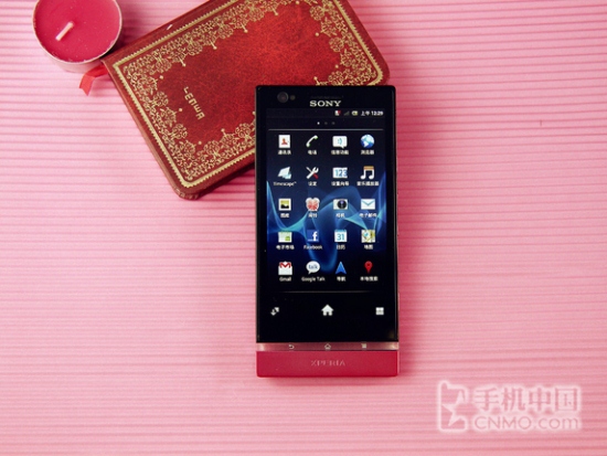 nong-bong-tay-voi-sony-xperia-p-sieu-nu-tinh