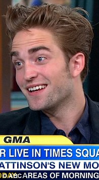 robert-pattinson-ne-tranh-cau-tra-loi-ve-moi-quan-he-voi-kriten