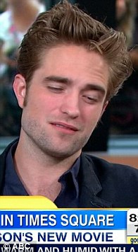 robert-pattinson-ne-tranh-cau-tra-loi-ve-moi-quan-he-voi-kriten