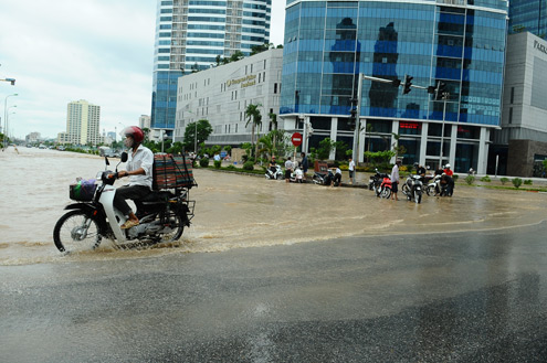 bat-ca-giua-duong-o-toa-nha-cao-nhat-viet-nam