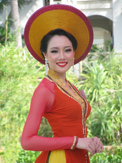 nhung-thi-sinh-so-huu-guong-mat-dep-nhat-hhvn-2012