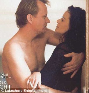 demi-moore-hen-ho-ban-dien-cu-stellan-skarsgard