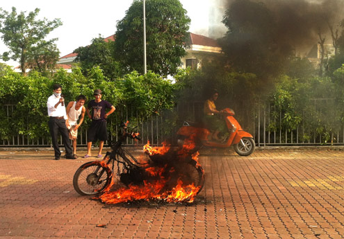 xe-chay-tro-khung-canh-trung-tam-hoi-nghi-quoc-gia