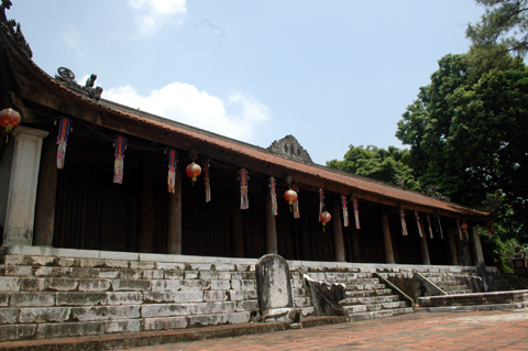 can-canh-chua-tram-gian-duoc-dau-tu-pha-bo