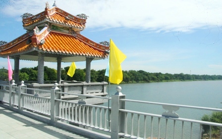 hue-ngam-cau-duong-bo-lon-nhat-vua-bac-qua-song-huong