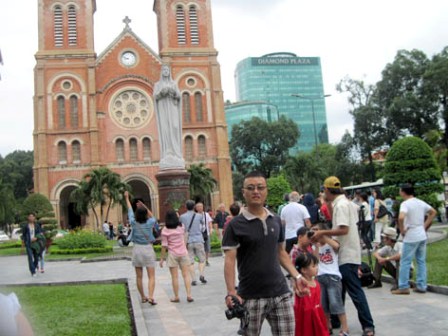 tet-doc-lap-tren-duong-pho-tp-ho-chi-minh