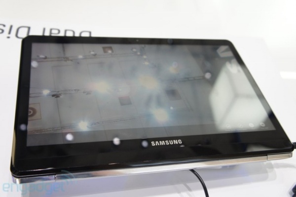 laptop-2-man-hinh-cua-samsung-tai-ifa-2012