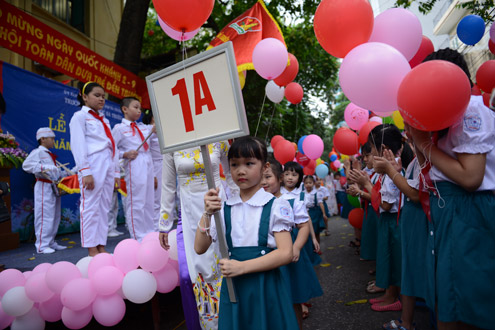 hoc-sinh-thu-do-khai-giang-duoi-long-duong