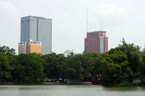 nha-cao-tang-pha-vo-canh-quan-ho-guom