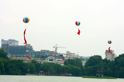 nha-cao-tang-pha-vo-canh-quan-ho-guom