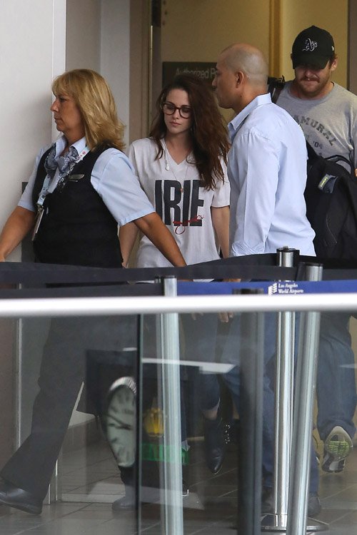 kristen-stewart-toi-toronto-tham-du-lien-hoan-phim-quoc-te