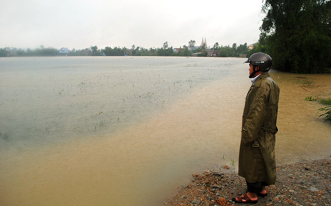 10-ngan-hoc-sinh-nghi-hoc-vi-mua-lu