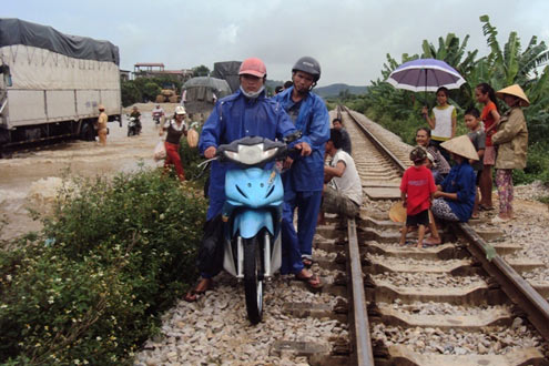 hang-nghin-phuong-tien-boi-tren-quoc-lo-1a