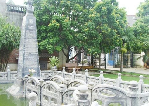 nha-giau-viet-dot-tien-xay-nha-coi-am