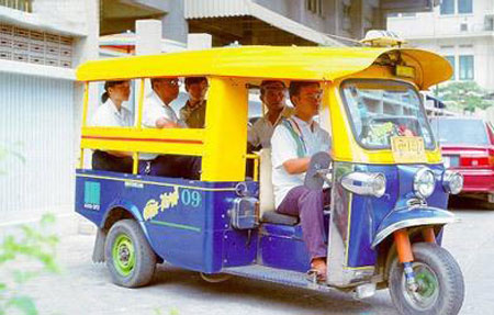 xe-tuk-tuk-khong-thay-duoc-xe-may