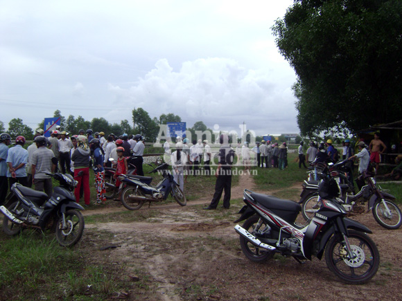 bang-qua-duong-sat-ong-lao-bi-tau-tong-chet