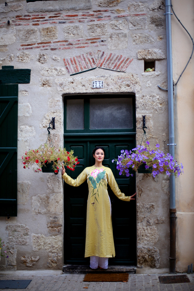 ngam-ao-dai-viet-toa-sang-tren-dat-phap